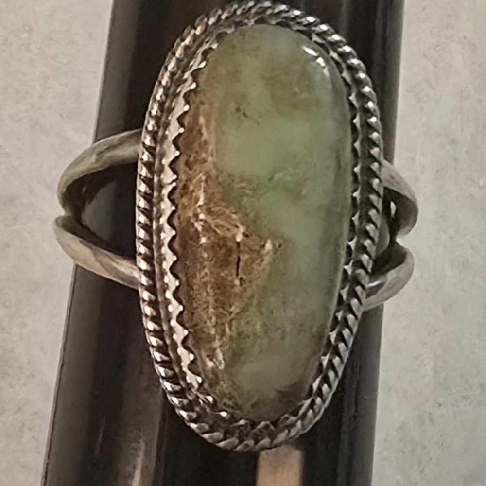 Vintage Navajo Beautiful Green Turquoise Sterling Ring
